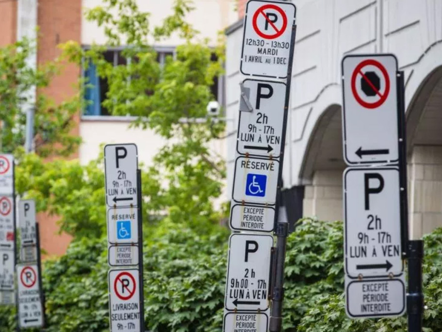 Example of a parking sign in Montreal